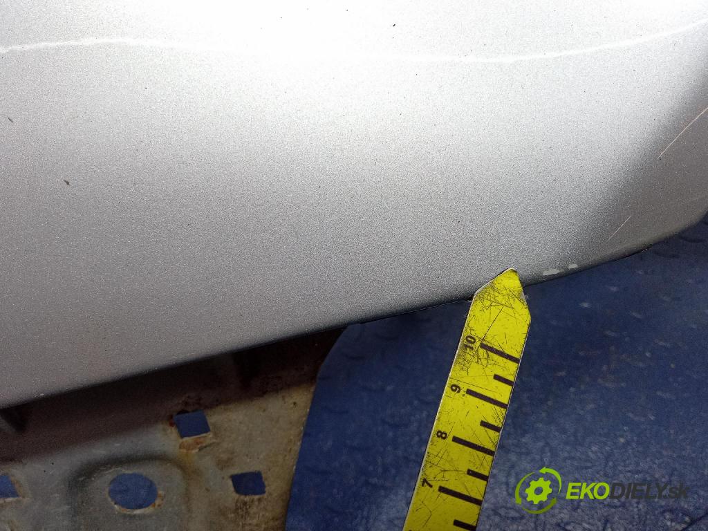 Audi A4 2001 blatnik před Levý: