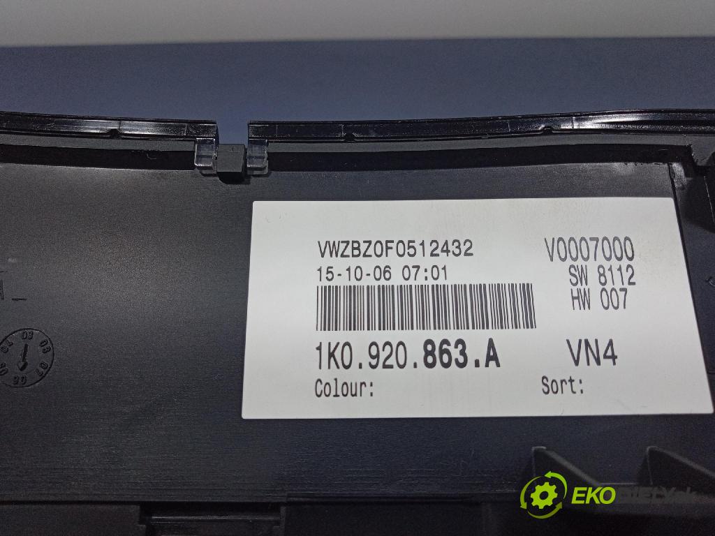 Volkswagen Golf 2006 Přístrojová deska 1K0920863A