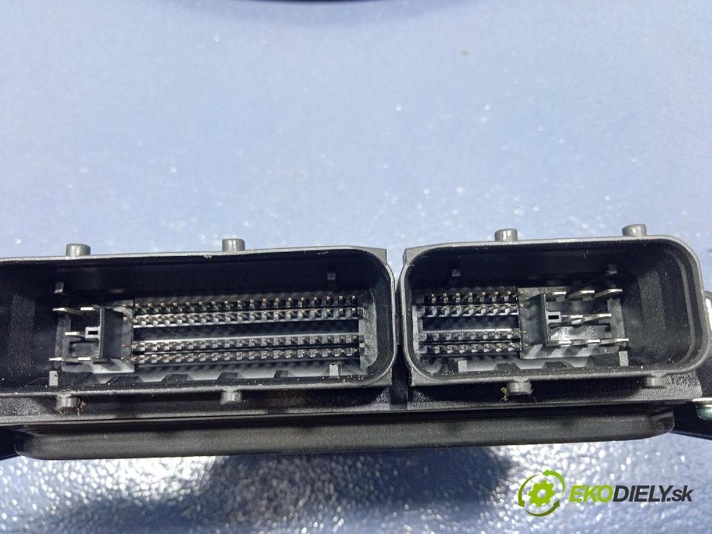 Mazda 5 2008 riadiaca jednotka Motor: 275800-7952