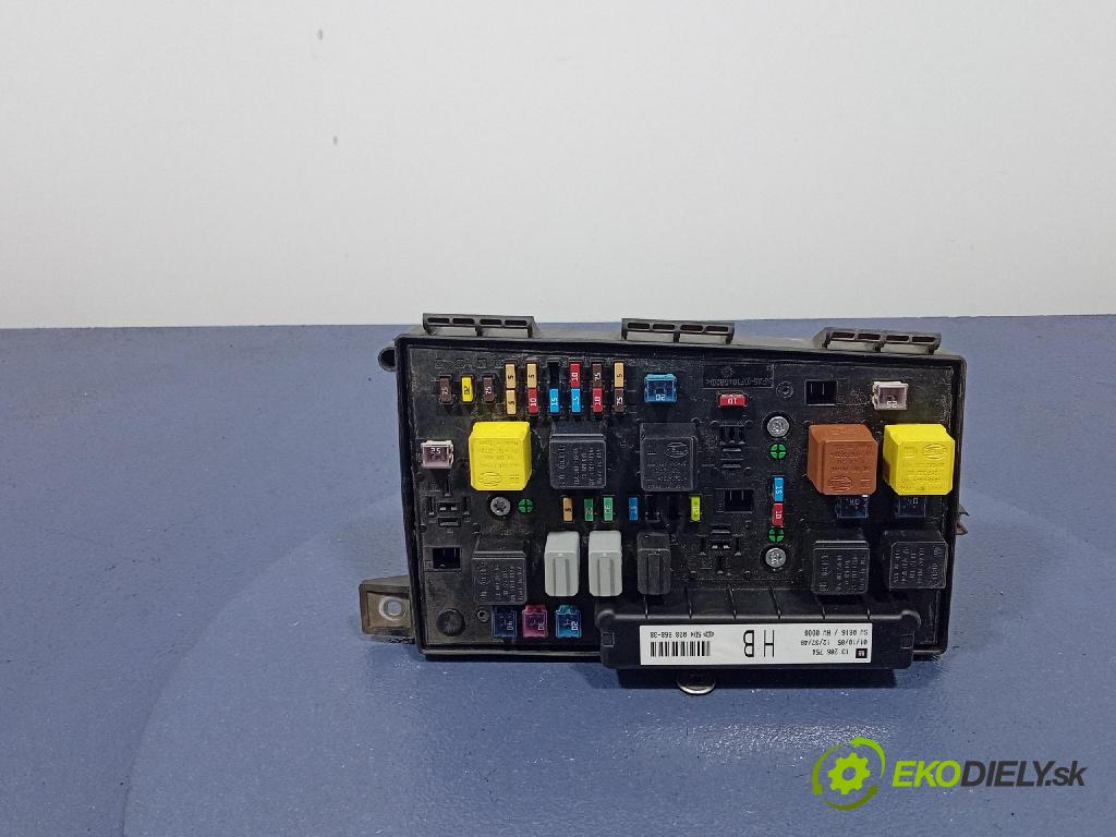 Opel Zafira 2005 skříňka Pojistky 13206754