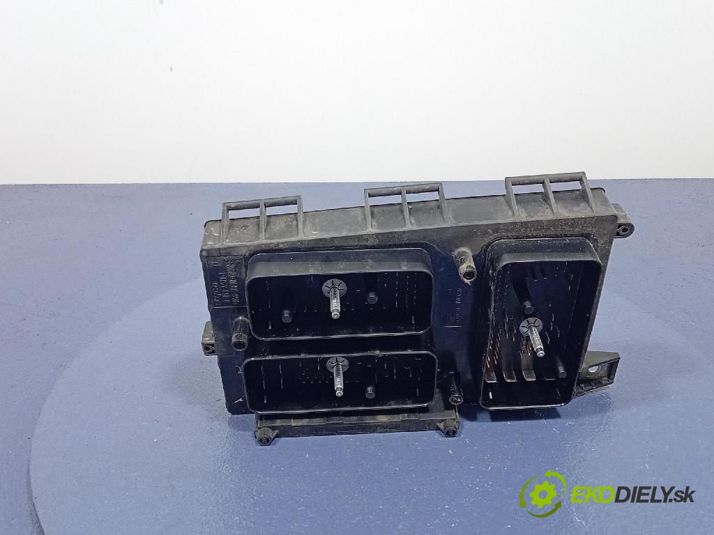 Opel Zafira 2005 skříňka Pojistky 13206754