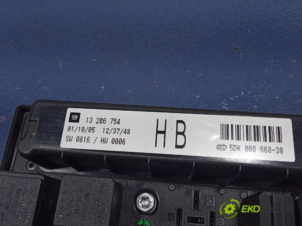 Opel Zafira 2005 skříňka Pojistky 13206754