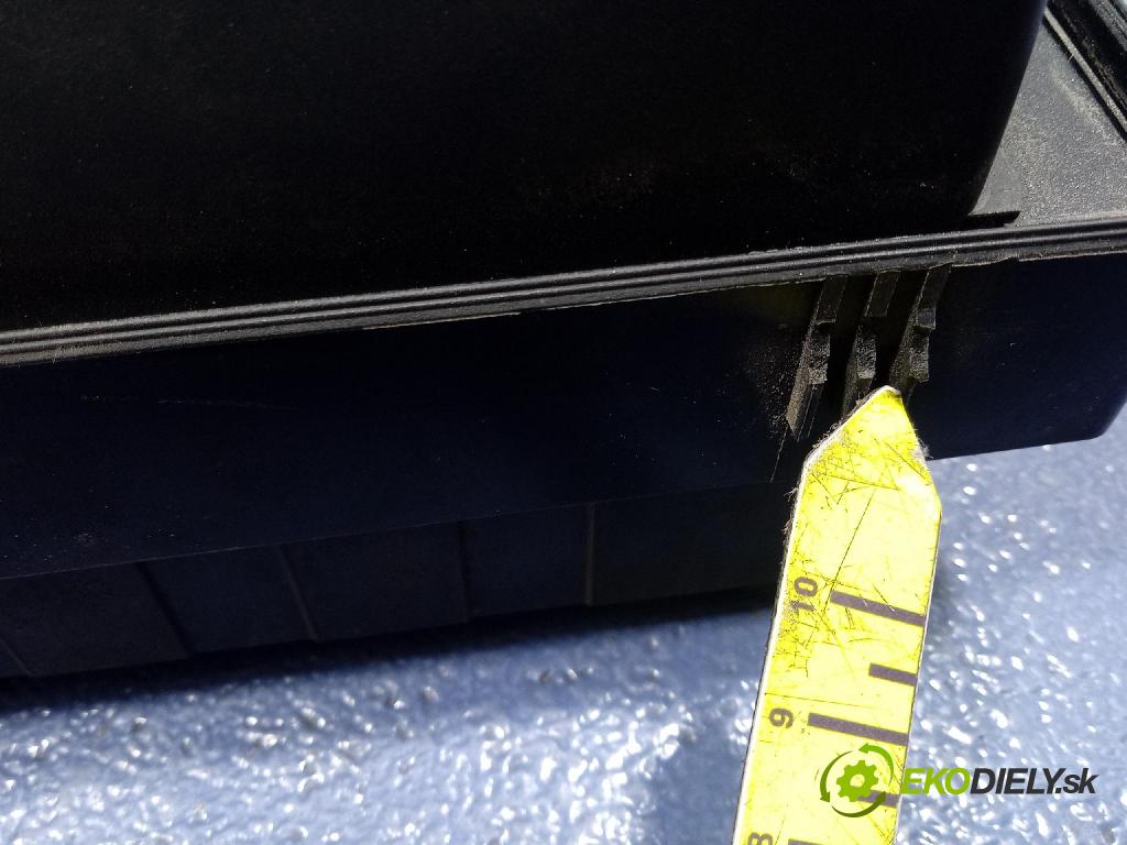 Opel Zafira 2005 skříňka Pojistky 13206754