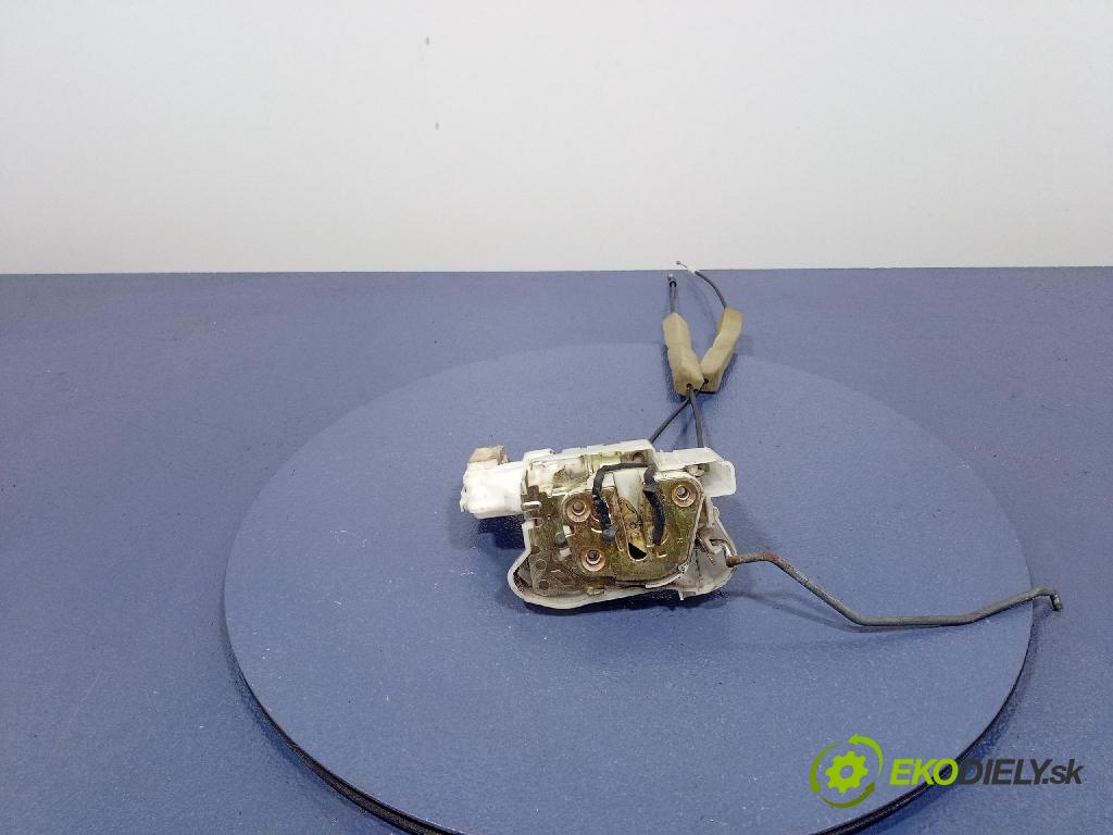 Subaru Legacy 2005 zámek dveře před v pravo: