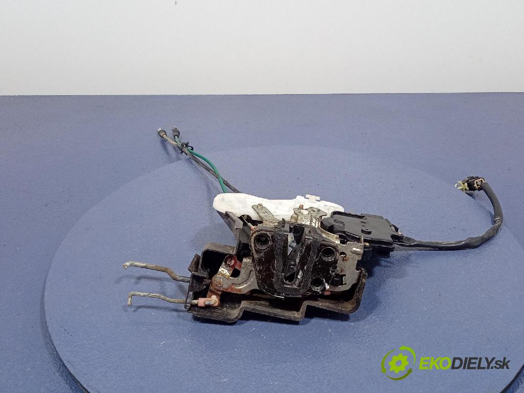 Kia Carnival 2006 zámek dveře před Levý: