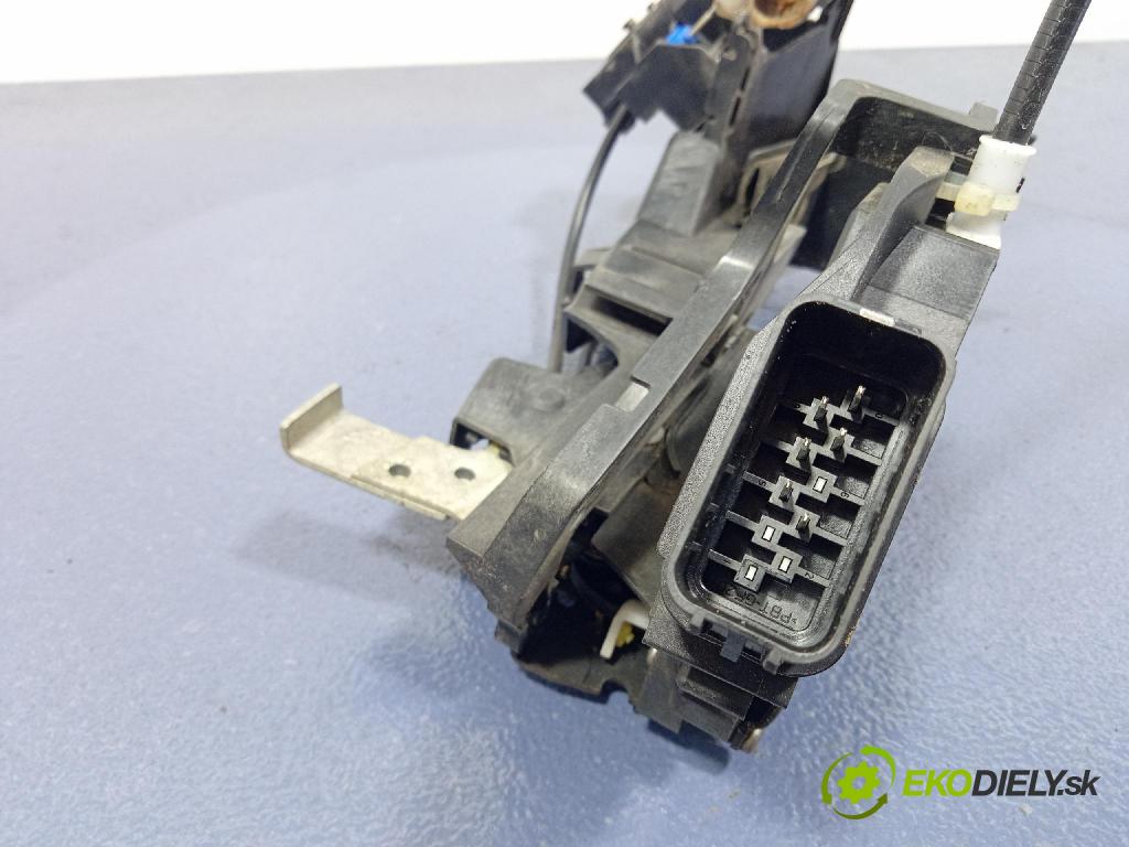 Ford Mondeo 2008 zámek dveře před v pravo: 8M2A-R21812-AA