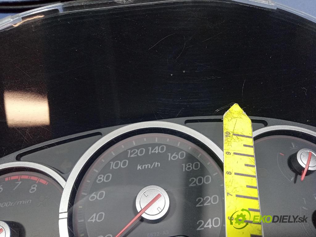 Honda Civic 2004 Přístrojová deska HR0319113