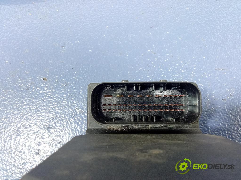 Volkswagen Passat 2004 čerpadlo ABS x 4B0614517G
