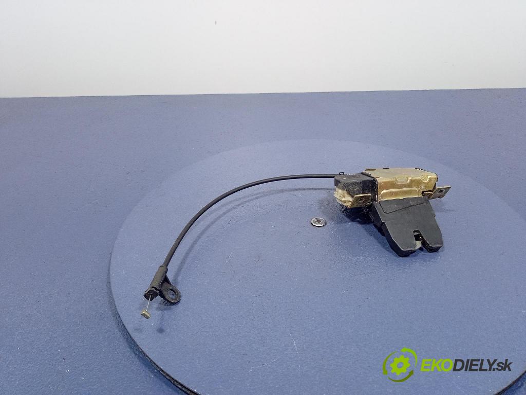Volvo S60 r 2001 zámek Klapky: kufr 8652398