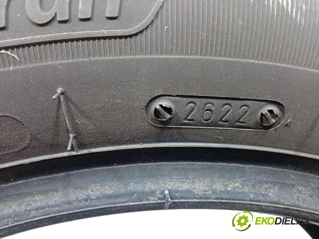 Toyota Yaris 2007 pneumatiky: Zima 3528704380015