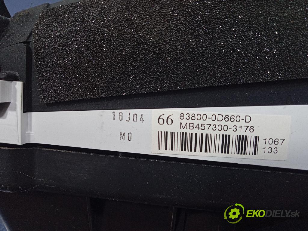 Toyota Yaris 2007 Přístrojová deska 83800-0D660-D