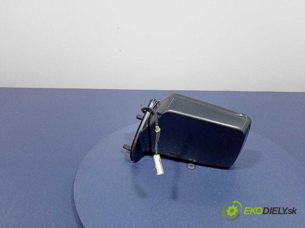 Nissan Terrano 1994 zrkadlo Vľavo: