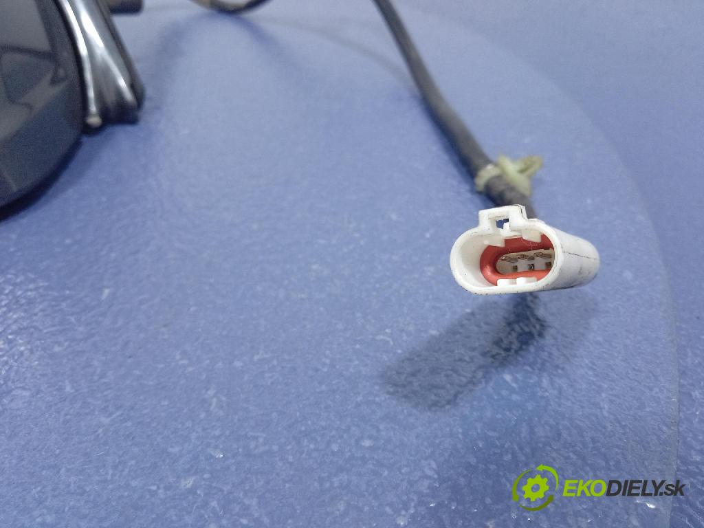 Nissan Terrano 1994 zrkadlo Vľavo: