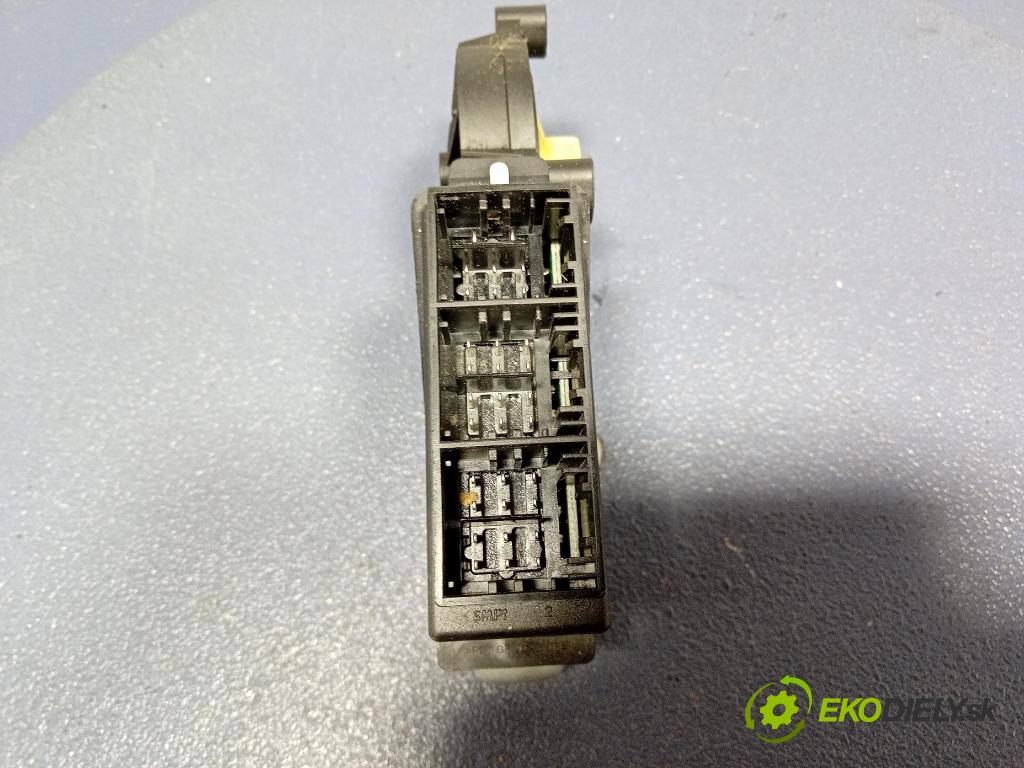 Vw Polo 2003 mechanismus stahování Sklenka: před Levý: 6Q2959802A