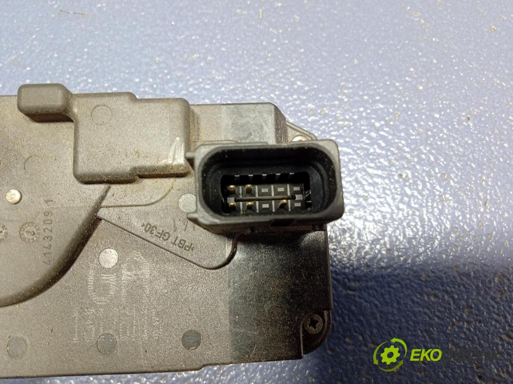 Opel Astra 2004 zámek dveře Zad: Levý: 13128115