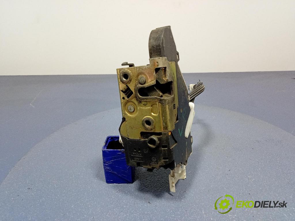 Peugeot 407 2004 zámek dveře před Levý: