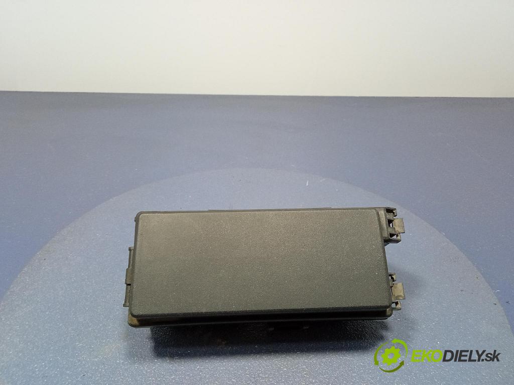 Jeep Grand cherokee 2005 skříňka Pojistky 04692071AB