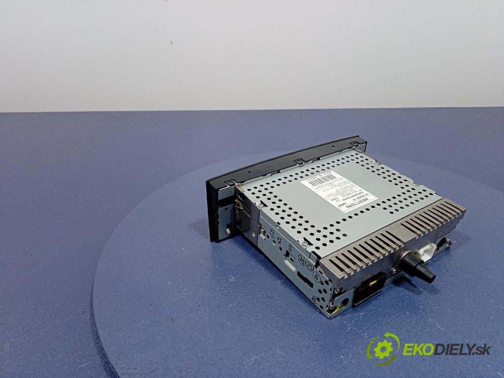 Mitsubishi Colt 2004 Radio I Navigace: MR587702HA