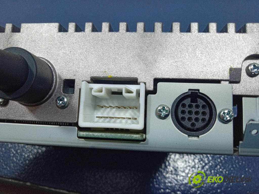 Mitsubishi Colt 2004 Radio I Navigace: MR587702HA