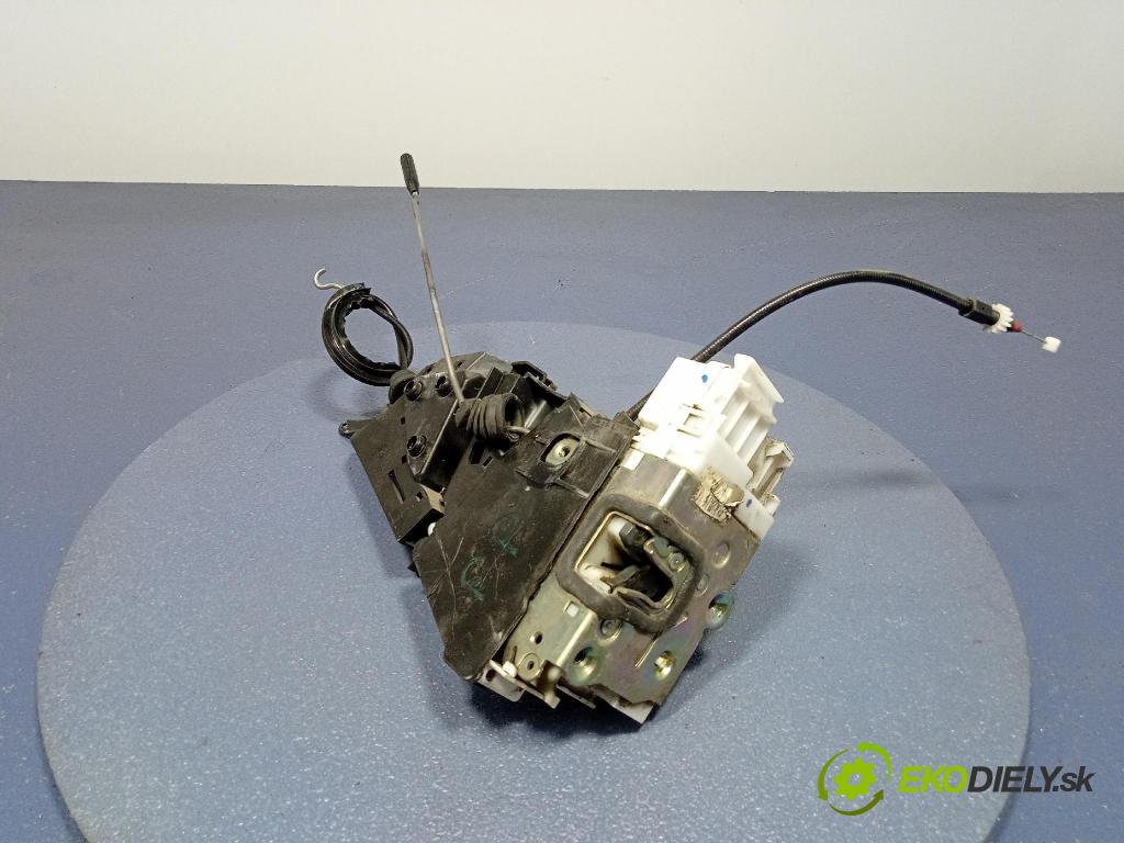 Mercedes-benz 200 2007 zámek dveře před v pravo: 1697202835