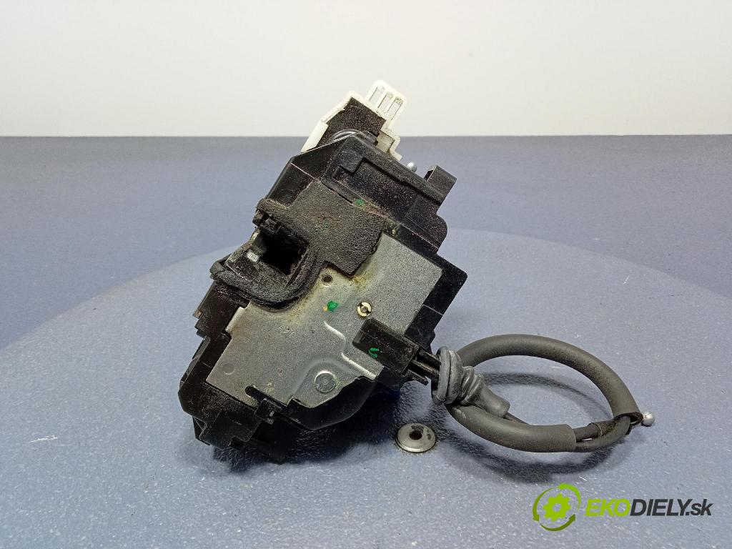 Kia Cee\'d 2008 zámek dveře před Levý: