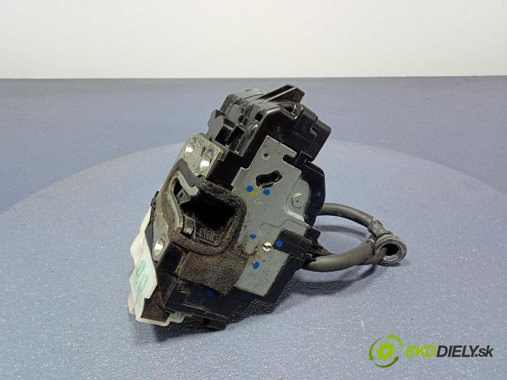 Kia Cee\'d 2008 zámek dveře před v pravo: