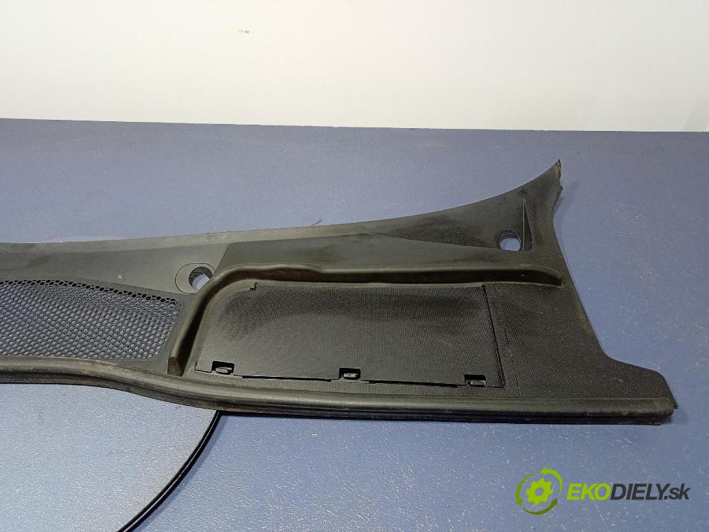 Audi A4 2016 torpédo 8W1819403