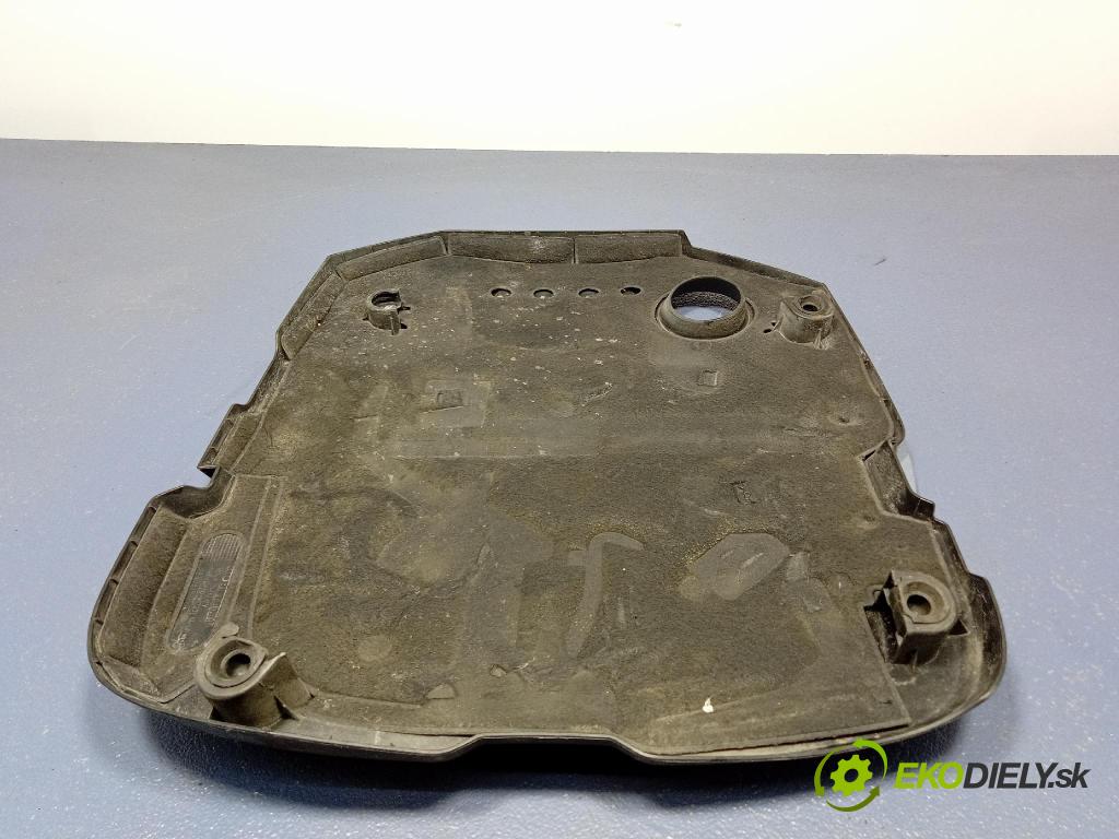 Audi A4 2016 kryt Motor: 04L103925P