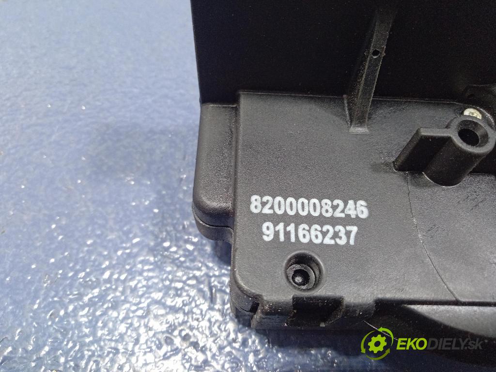 Renault Trafic 2010 zámok dvere Predné Vľavo: 8200008246