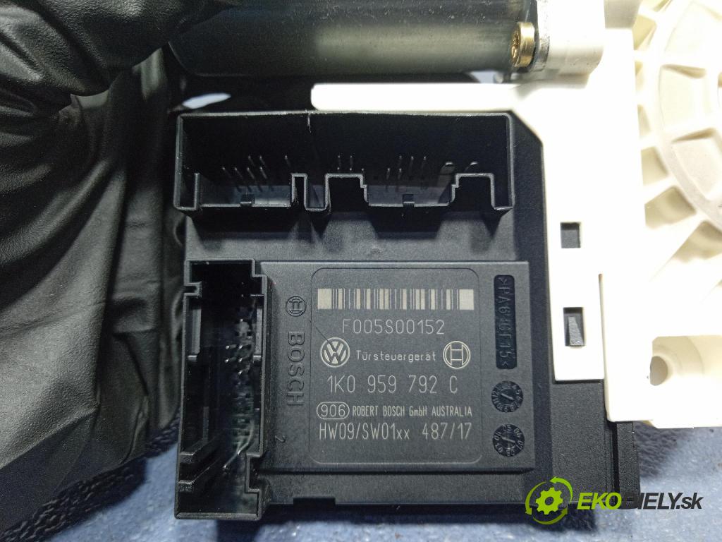Vw Golf 2004 mechanismus stahování Sklenka: před v pravo: 1K09597932C