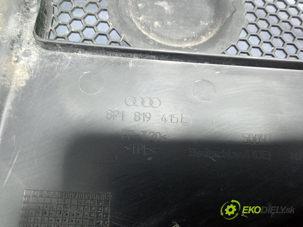 Audi A3 2003 torpédo 8P1819415E