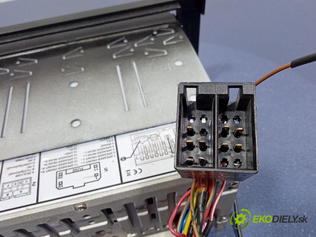 Audi A4 2006 Radio I Navigácia: HT-869V2