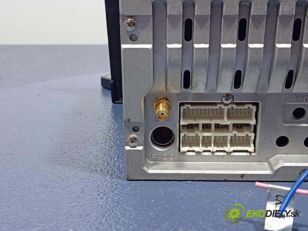 Audi A4 2006 Radio I Navigácia: HT-869V2