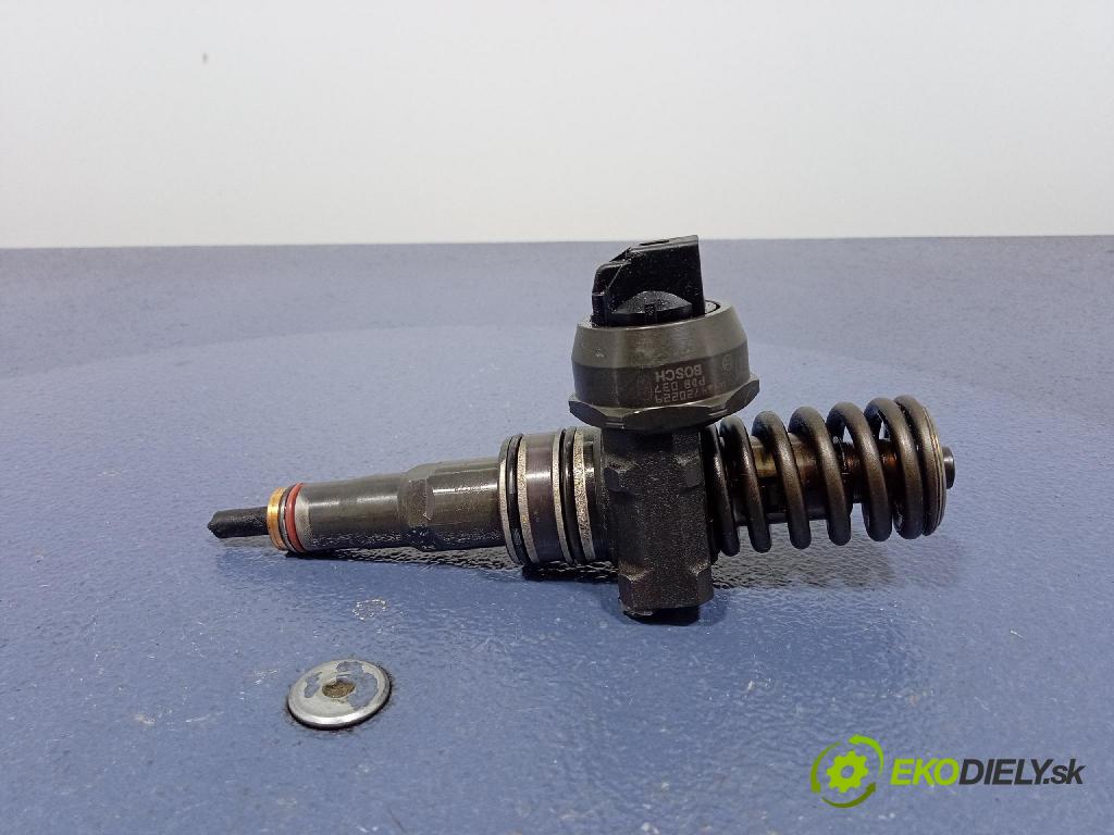 Audi A4 2006 vstrek 038130073BJ