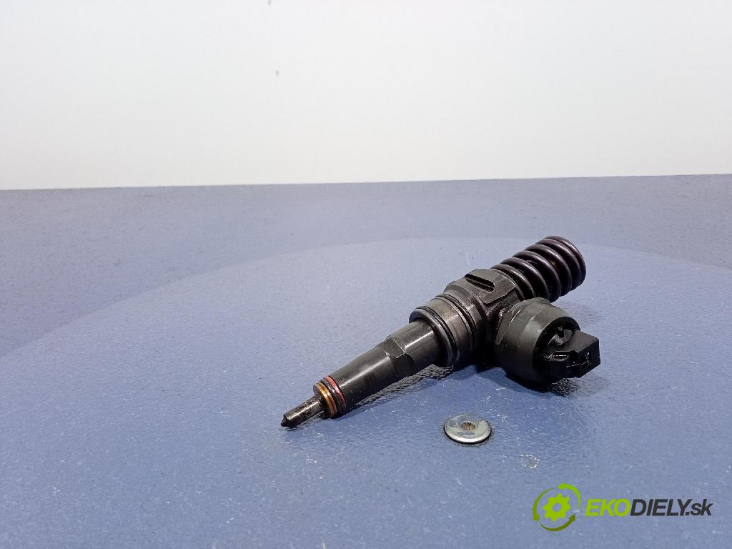 Audi A4 2006 vstrek 038130073BJ