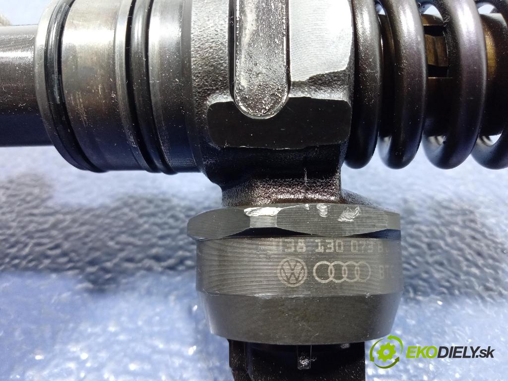 Audi A4 2006 vstrek 038130073BJ