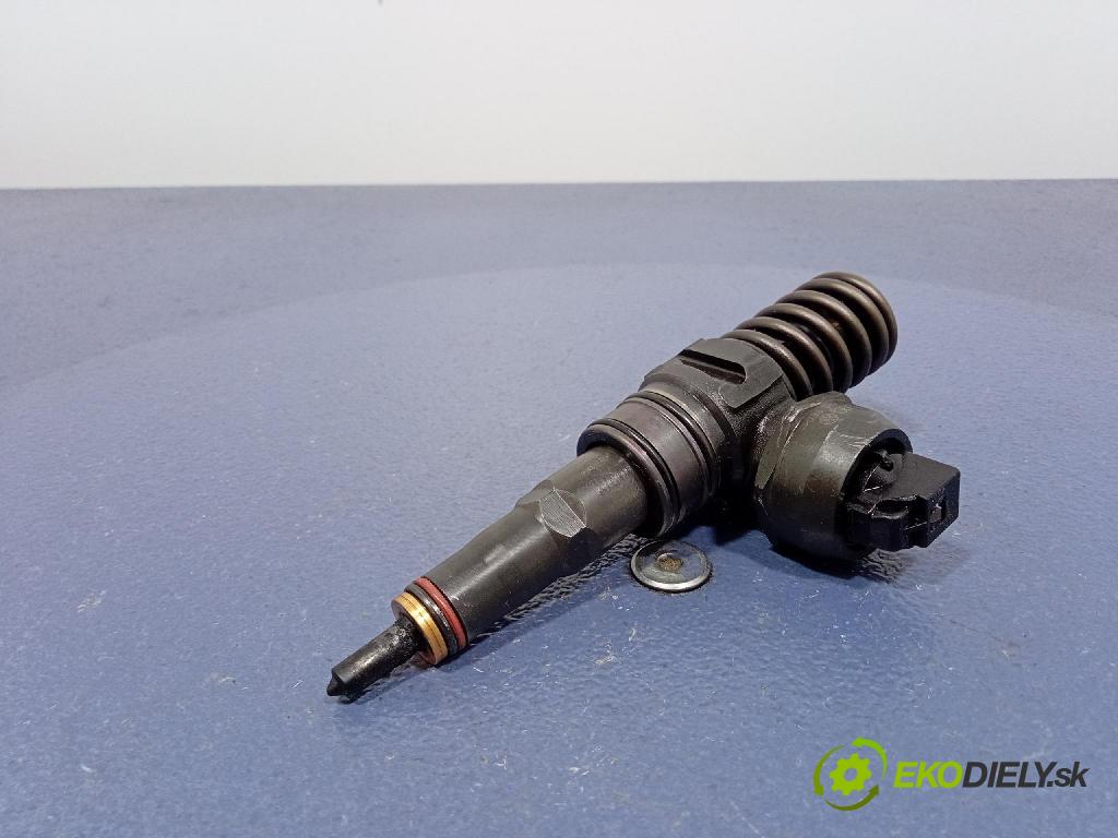 Audi A4 2006 vstrek 038130073BJ