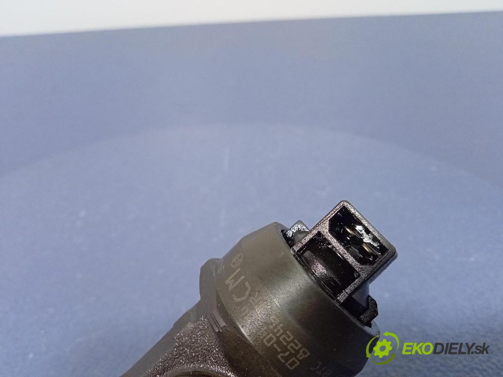 Audi A4 2006 vstrek 038130073BJ