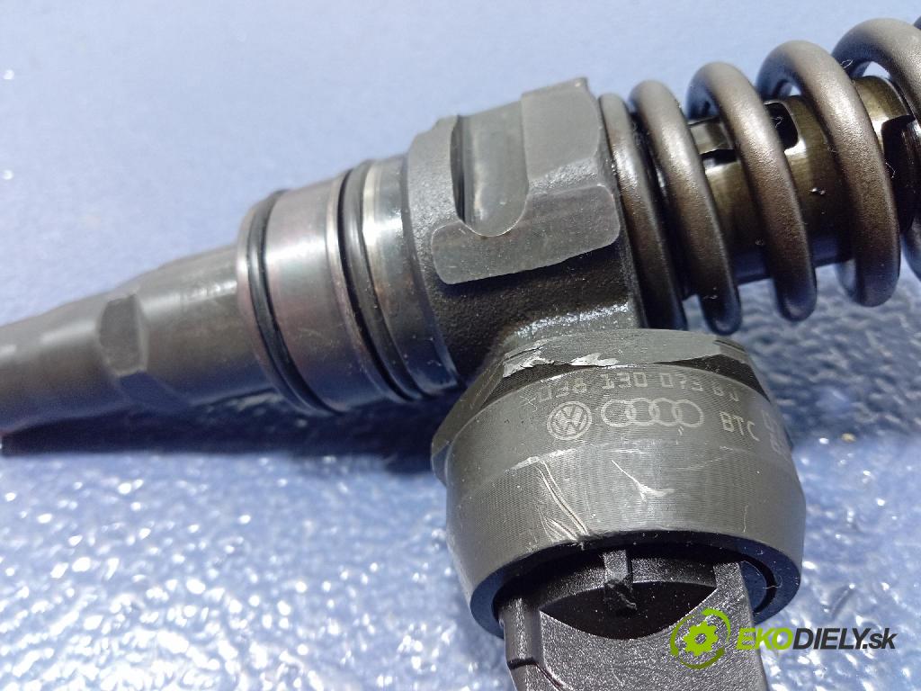 Audi A4 2006 vstrek 038130073BJ
