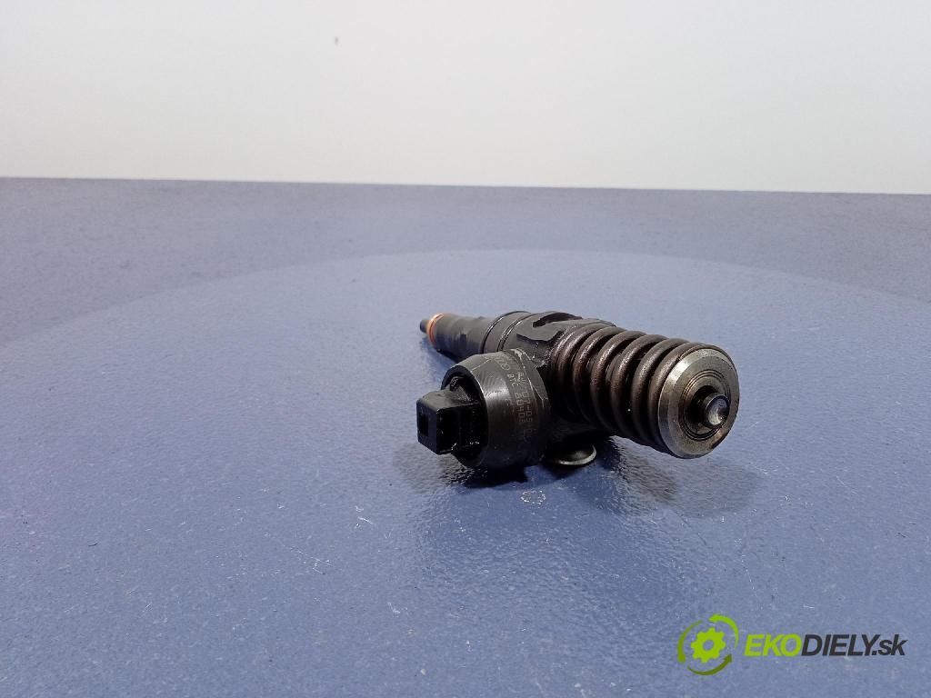 Audi A4 2006 vstrek 038130073BJ