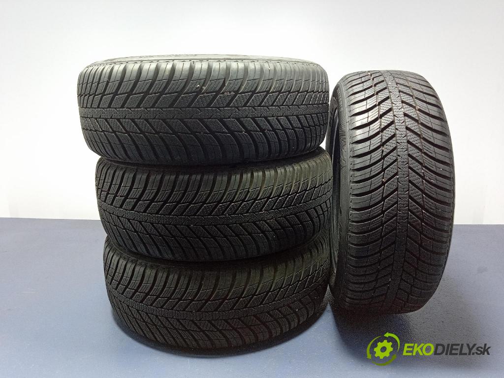 Audi A4 2006 pneumatiky: Víceúrovňové 8807622100475