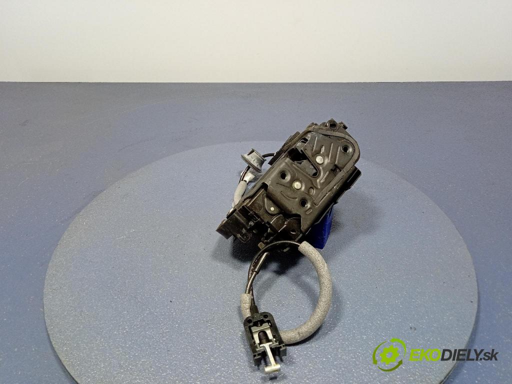 Skoda Superb 2016 zámek dveře Zad: v pravo: 5TA839016D
