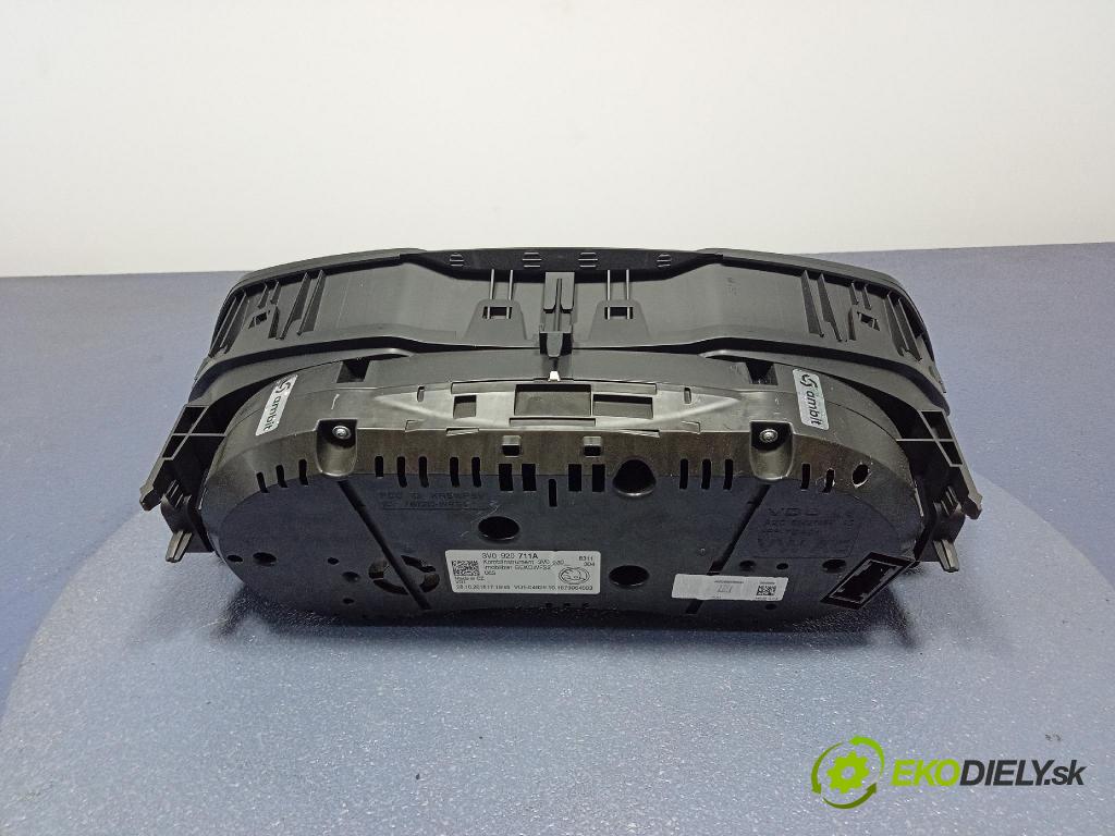 Skoda Superb 2016 Přístrojová deska 3V0920711A