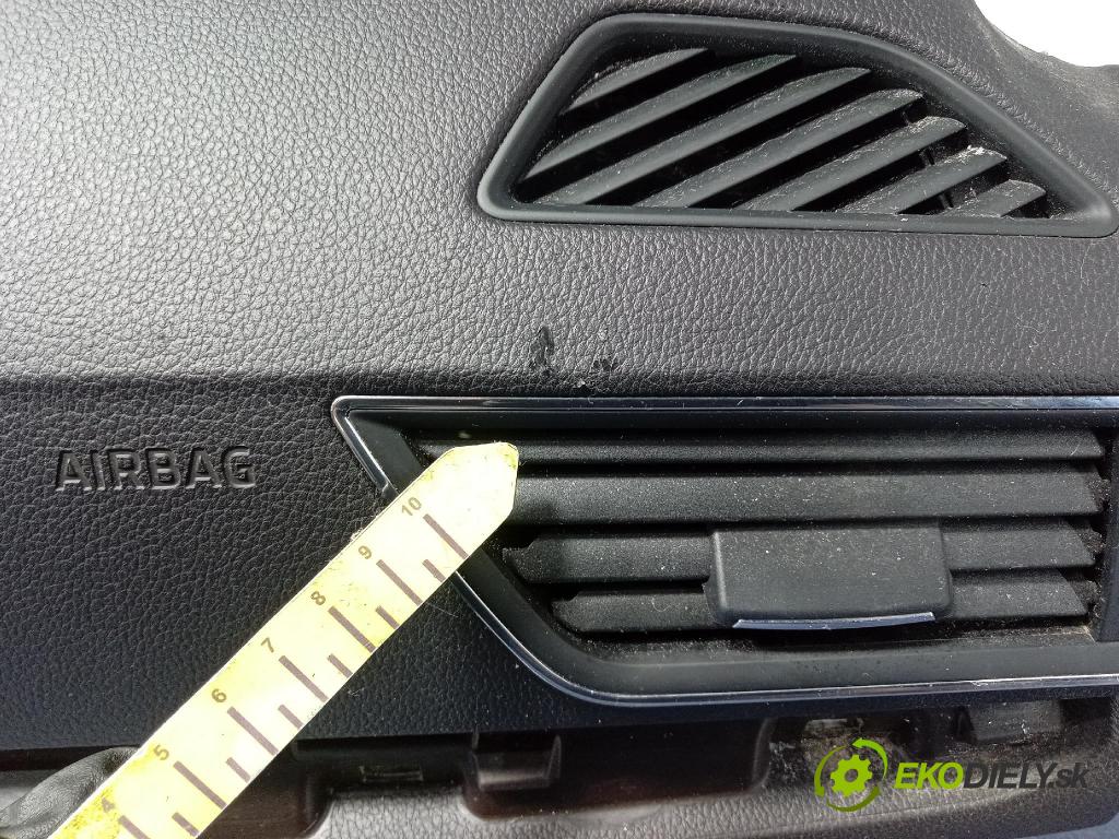 Skoda Superb 2016 kokpit,přistrojova deska 3V1857007