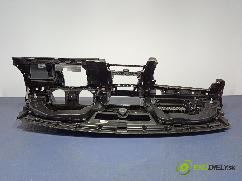 Skoda Superb 2016 kokpit,pristrojová doska 3V1857007