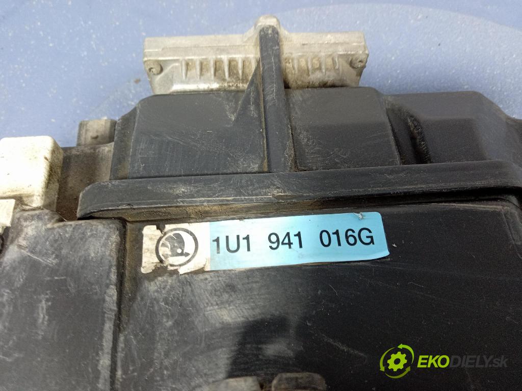 Skoda Octavia 2002 světlo v pravo: 1U1941016G