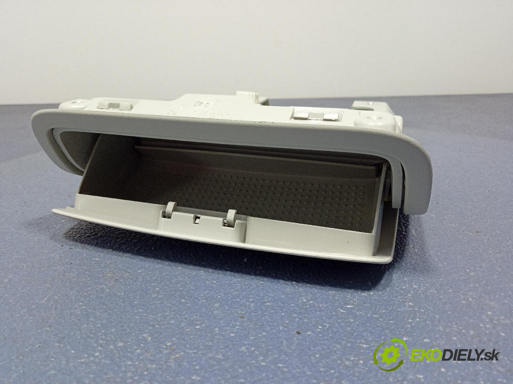 Vw Golf 2010 Lampy Uvnitř 1K0867489E