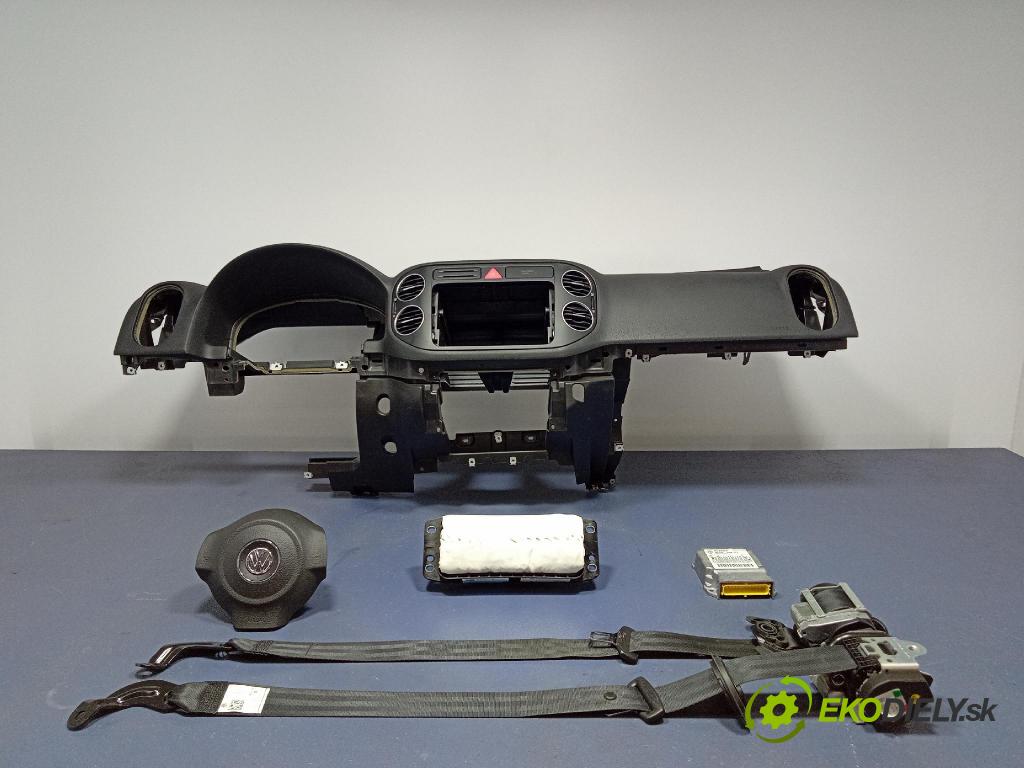 Vw Golf 2010 kokpit,pristrojová doska 5M1858296D