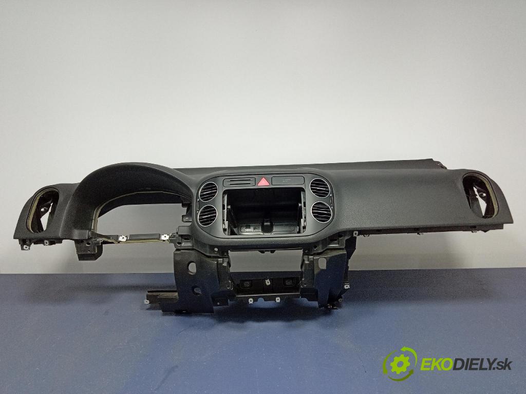Vw Golf 2010 kokpit,pristrojová doska 5M1858296D
