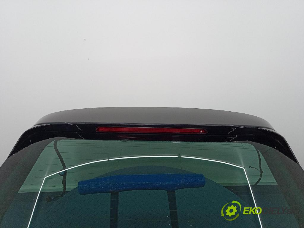 Skoda Superb 2016 zadní dveře kufra: kufr